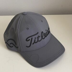 Titleist Charcoal Golf Hat with Magnetic Ball Marker Adjustable back